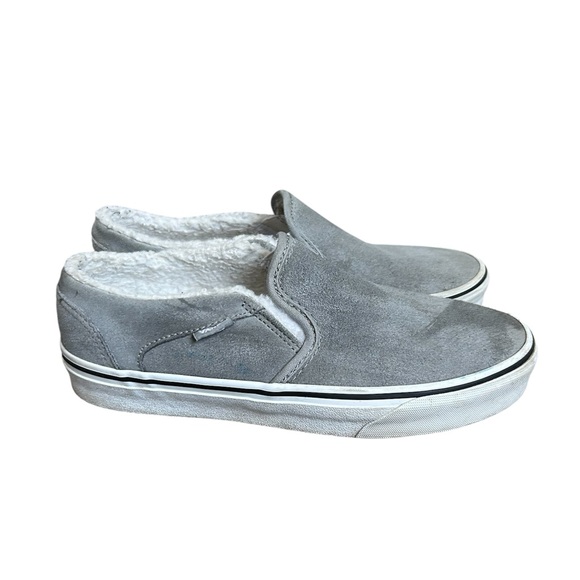 Vans Women’s size 8 Gray Suede Slip on w/sherpa like lining - Picture 3 of 8